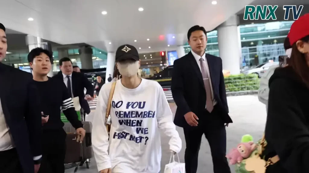 Lisa entered the south korea after completing her overseas schedule wearelloud.com