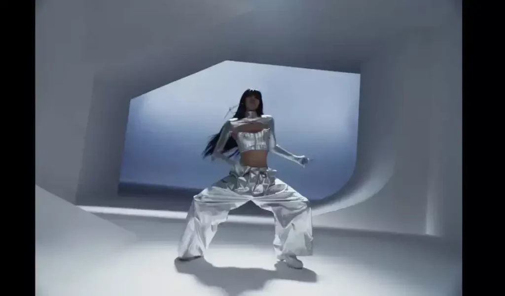 LISA ROCKSTER MV wearelloud.com