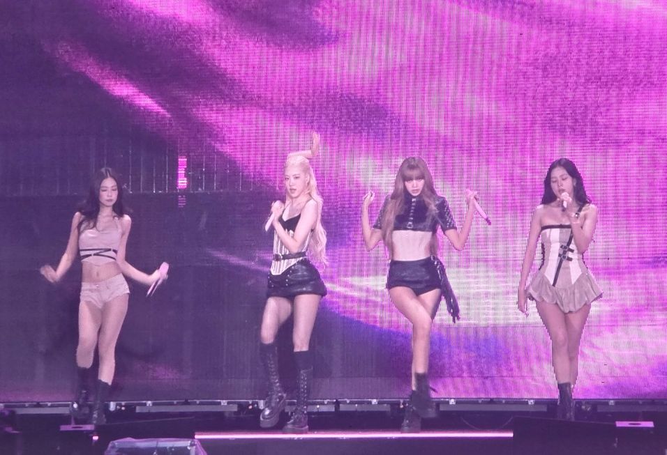 𝐁𝐋𝐀𝐂𝐊𝐏𝐈𝐍𝐊 𝐖𝐎𝐑𝐋𝐃 𝐓𝐎𝐔𝐑 𝐃𝐄𝐀𝐃𝐋𝐈𝐍𝐄 𝐈𝐍 𝐆𝐎𝐘𝐀𝐍𝐆