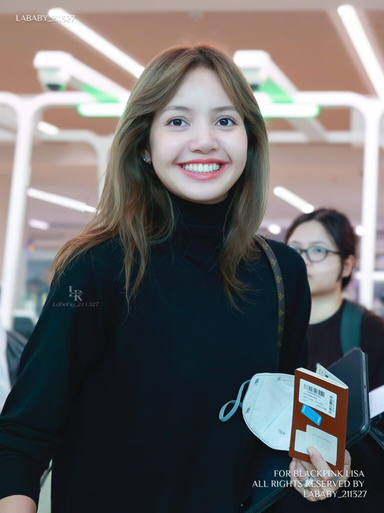 lisa attend LV Fashion Week 1