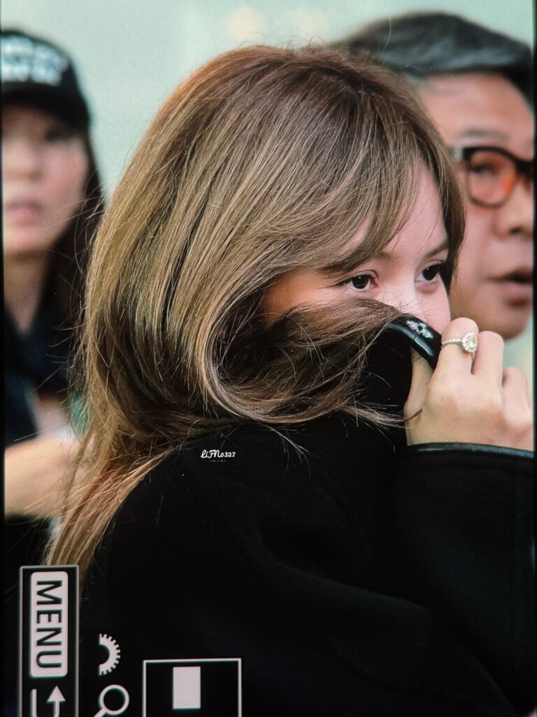 lisa attend LV Fashion Week 2
