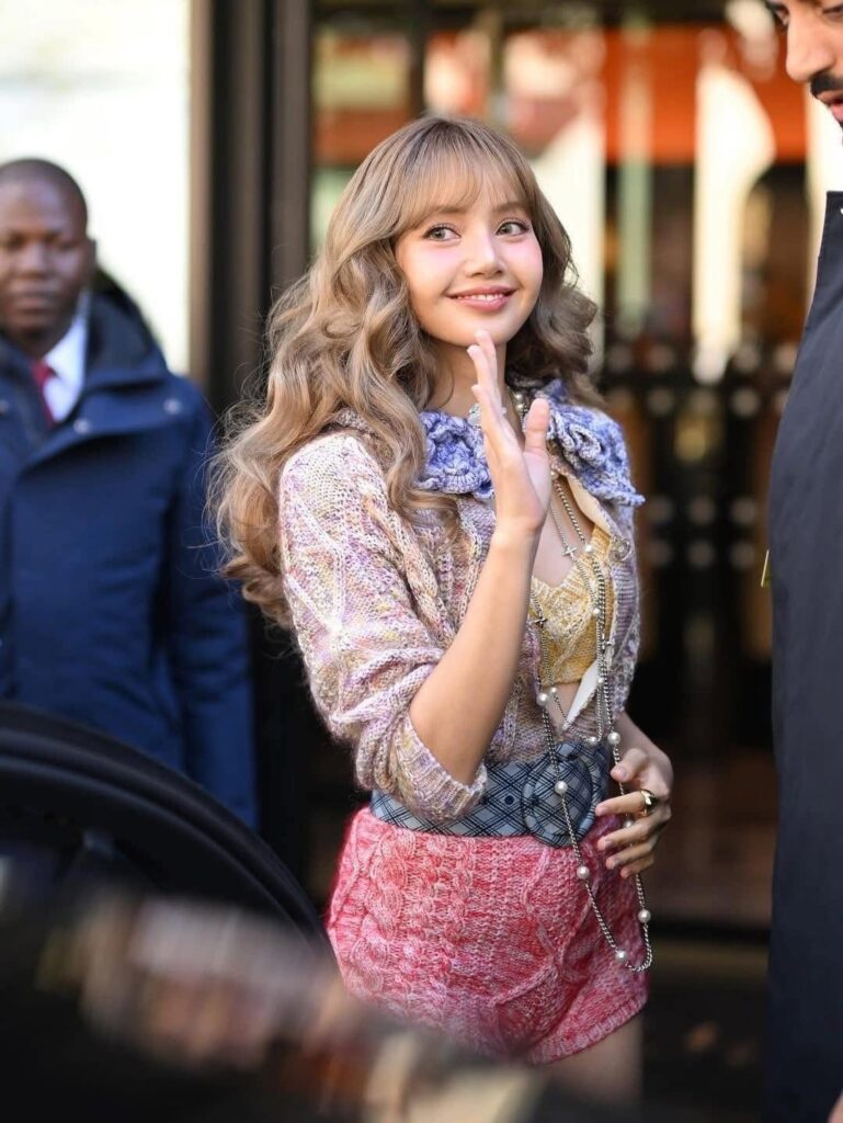 LISA x LouisVuitton 7