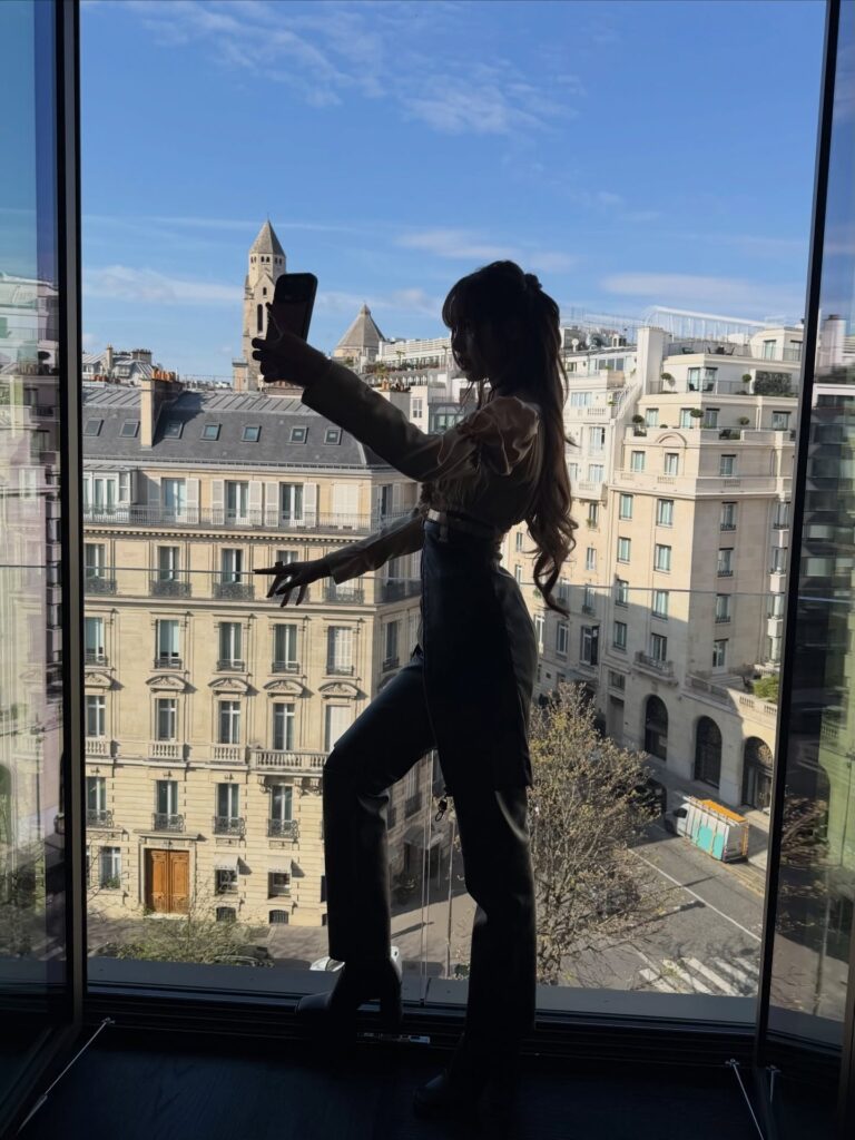 imageye Lisa x Louis Vuitton fashion show 37