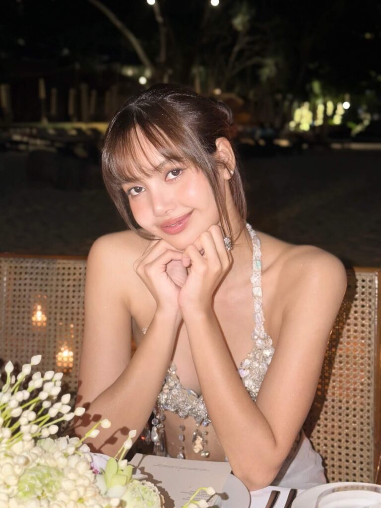 lalalalisa m 3864201728246394239